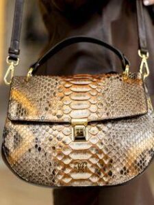 Bolsa de Couro Feminina: Descubra os Segredos da Elegância em um Acessório Exclusivo