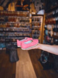 Como usar anúncios pagos para aumentar vendas de calçados femininos?