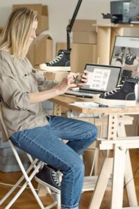 Como utilizar influenciadoras para promover sapatos femininos com sucesso