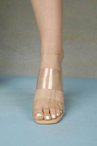Sapatos de vinil transparente: A tendência que você precisa conhecer!