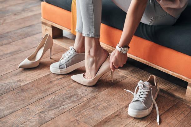 Tendências de sapatos femininos para atrair clientes