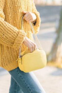 Bolsas femininas estilosas por menos de R$100
