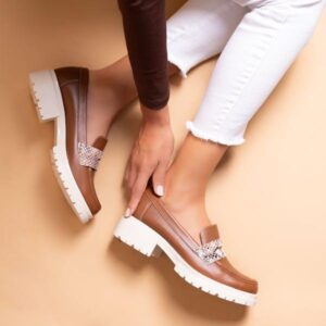 Sapatos femininos ideais para caminhar longas distâncias