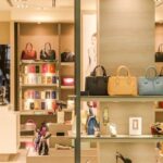 Como organizar bolsas e sapatos no guarda-roupa