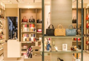 Como organizar bolsas e sapatos no guarda-roupa