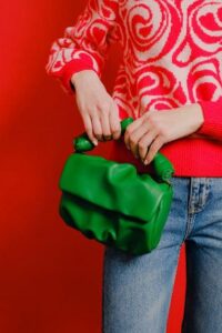 Bolsas femininas coloridas para o verão: As Tendências que Você Precisa Conhecer!