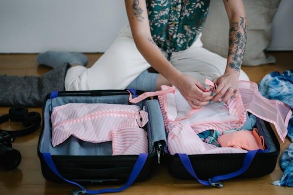 bolsas femininas compactas para viagens internacionais