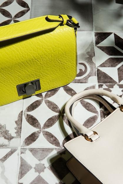bolsas femininas em tons neutros para fácil combinação