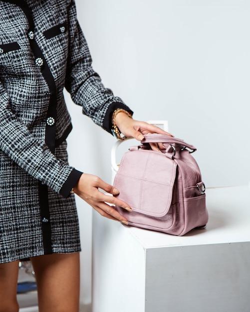 bolsas femininas estilosas para combinar com looks casuais