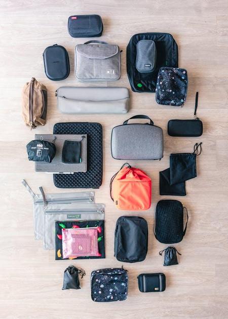 como organizar acessórios dentro da bolsa feminina