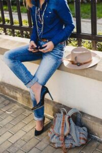 Sapatos femininos que combinam com calças jeans: 5 dicas práticas