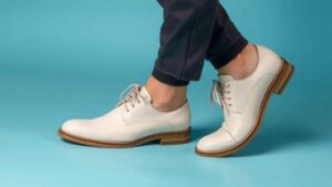 Sapatos que envelhecem o look: como evitá-los com estilo